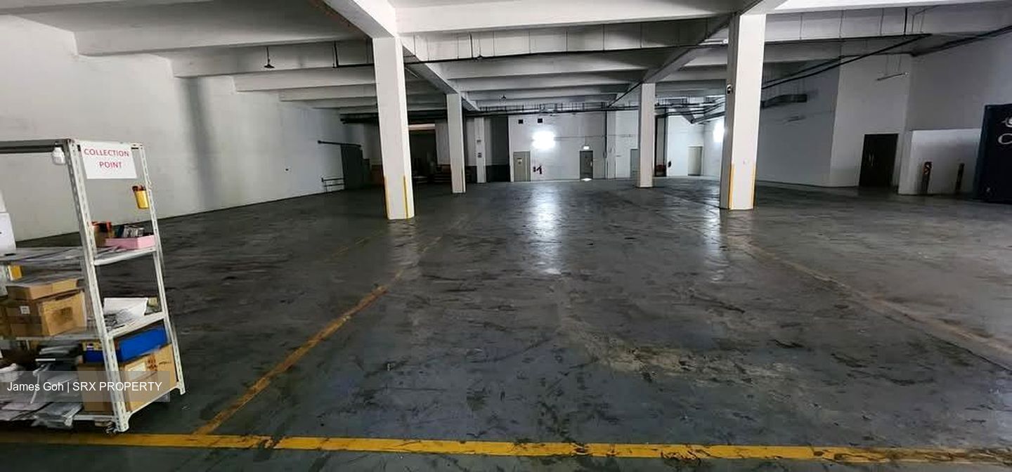 Pioneer Road North (D22), Warehouse #604229511